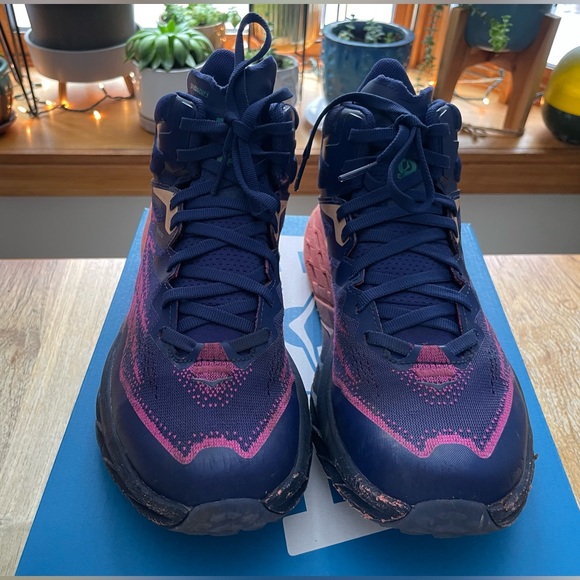 GENTLY USED Women’s Hoka Speedgoat 5 Mid GTX Size 7.5 - Picture 5 of 7